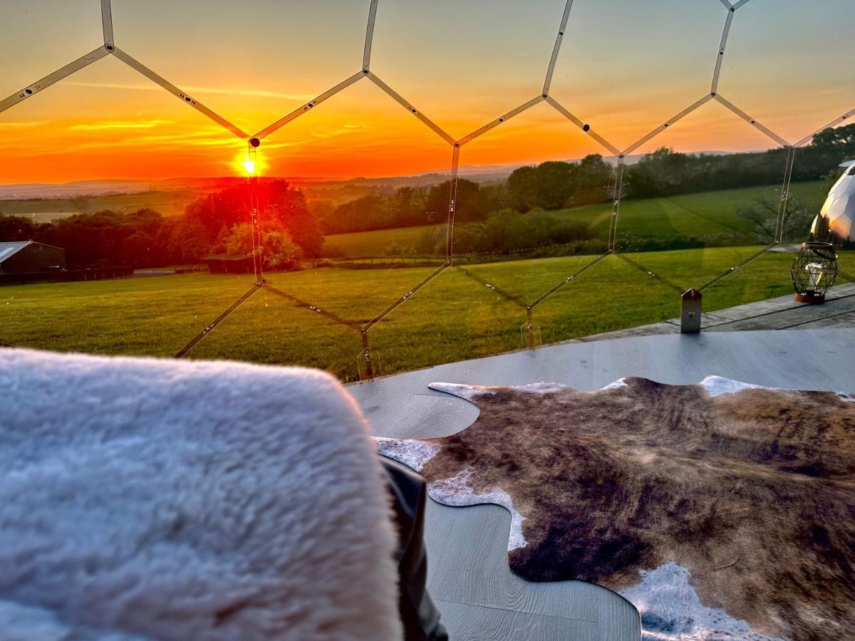 Deerstone Glamping-Pinhaw Beacon Dome Hot Tub Hotell Earby Eksteriør bilde