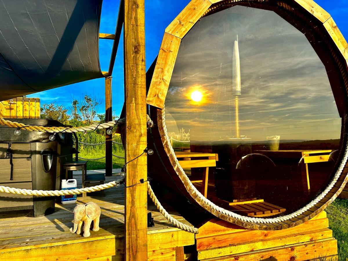 Deerstone Glamping-Pinhaw Beacon Dome Hot Tub Hotell Earby Eksteriør bilde