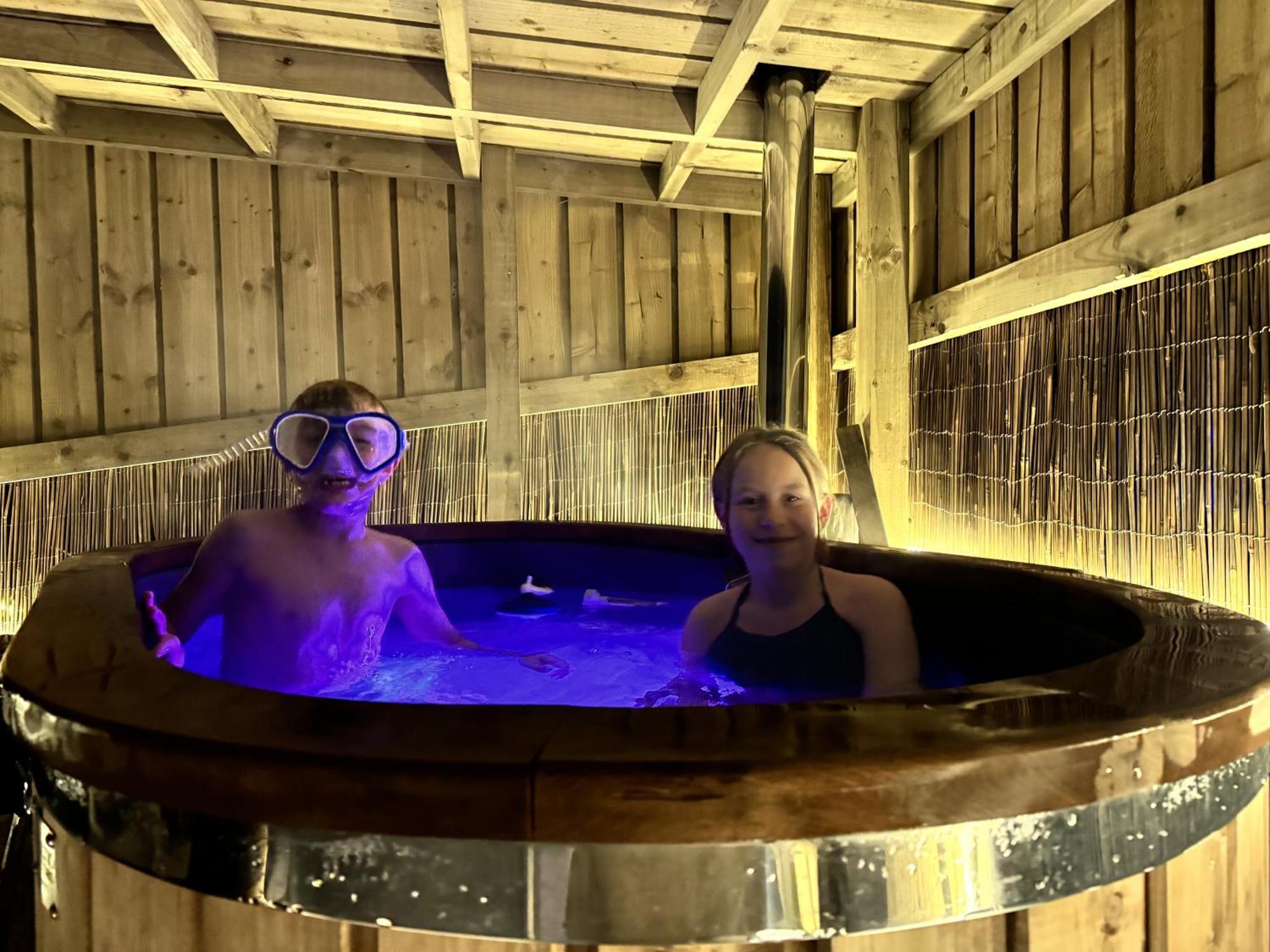 Deerstone Glamping-Pinhaw Beacon Dome Hot Tub Hotell Earby Eksteriør bilde