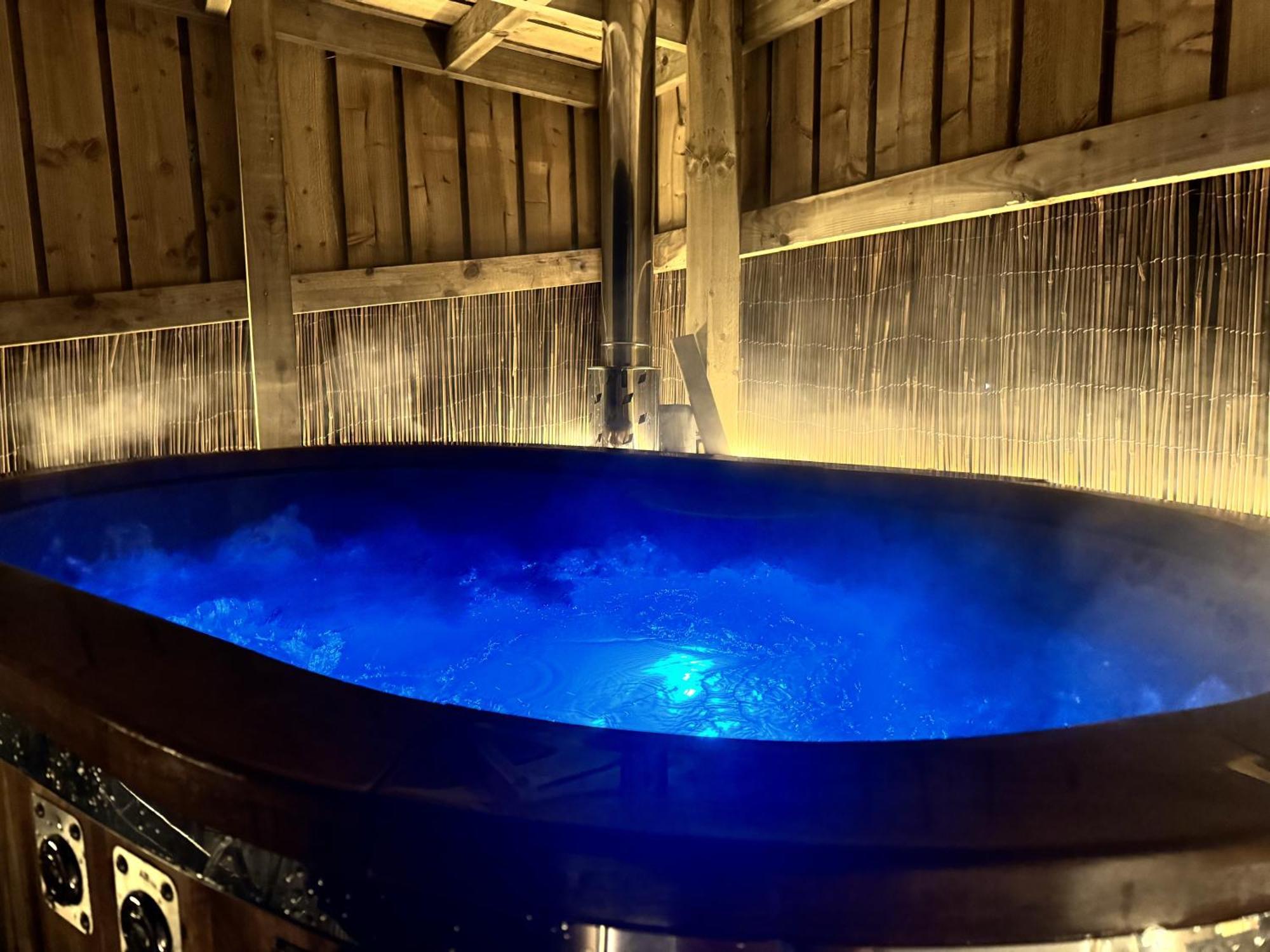 Deerstone Glamping-Pinhaw Beacon Dome Hot Tub Hotell Earby Eksteriør bilde